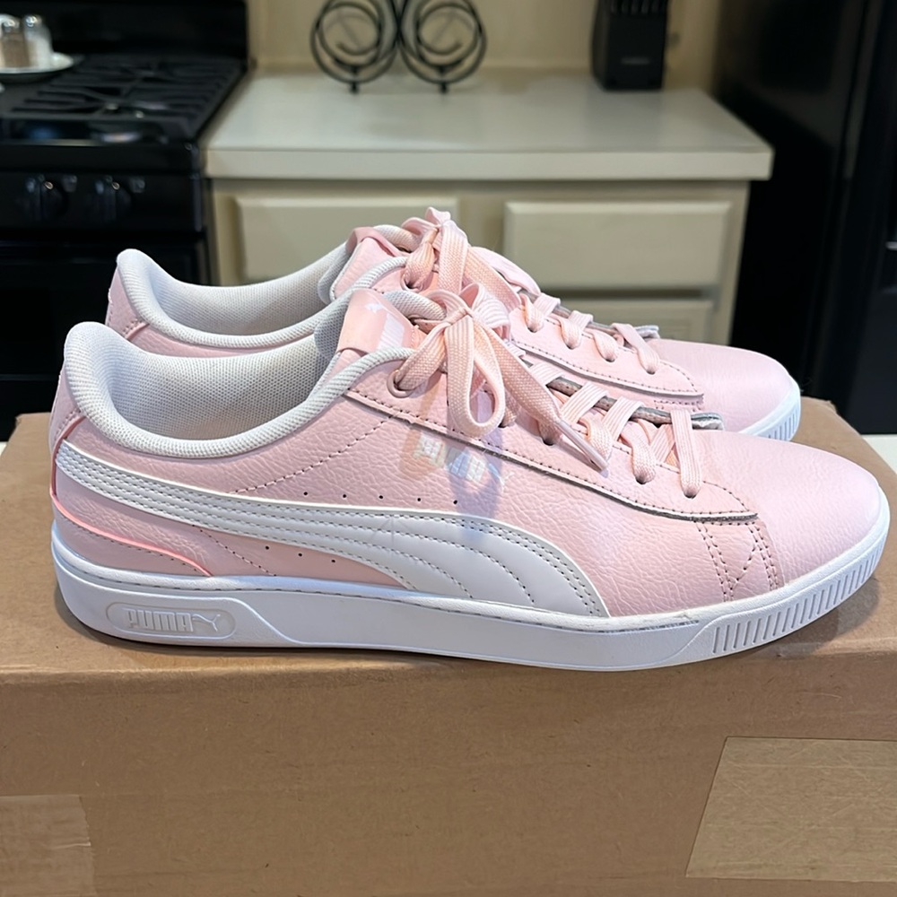 Big Kids Leather Puma Size 7 / Women’s 8.5